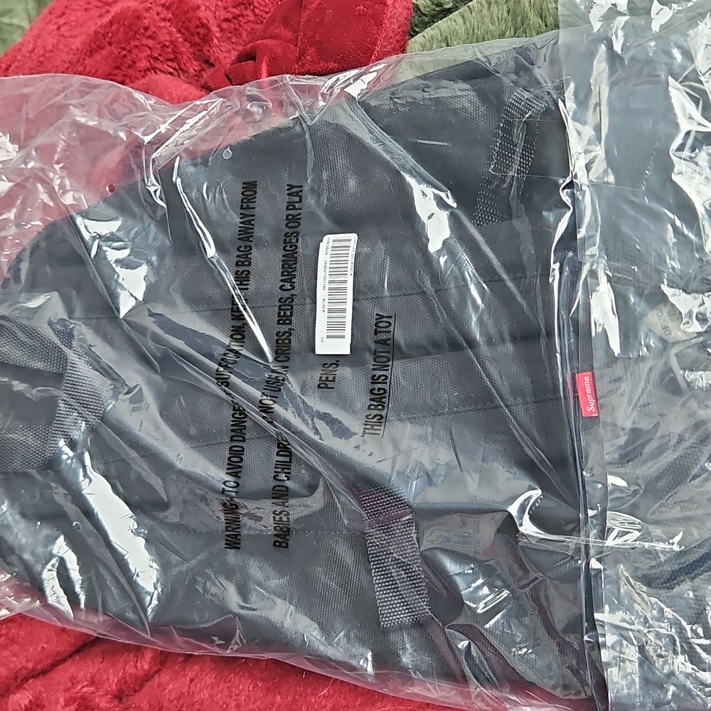 Supreme Classic Black Backpack - Picture 5 of 6